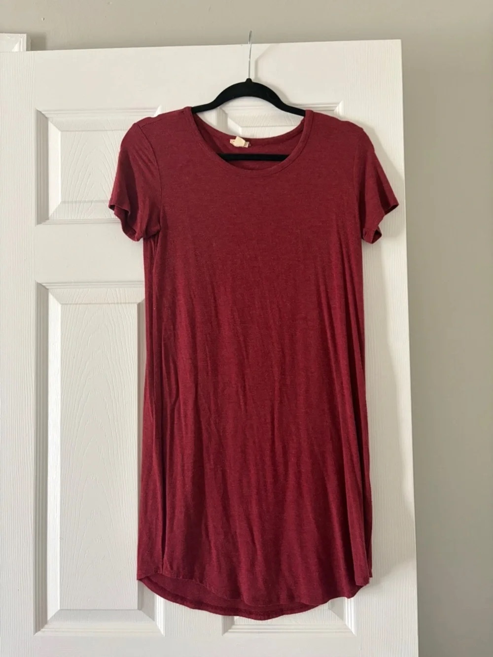 Women’s Scoop Neck Short Sleeve Tunic Top - Burgundy